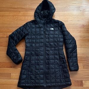 The North Face women’s ThermoBall Eco Parka-black-size small